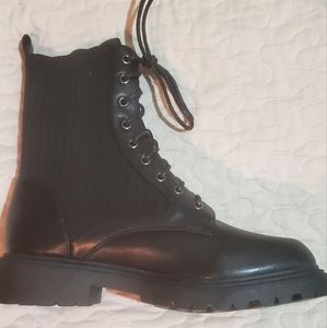 GENSHUO Women's Lace Up Combat Black Boots Zipper Ankle Booties Low Heel…